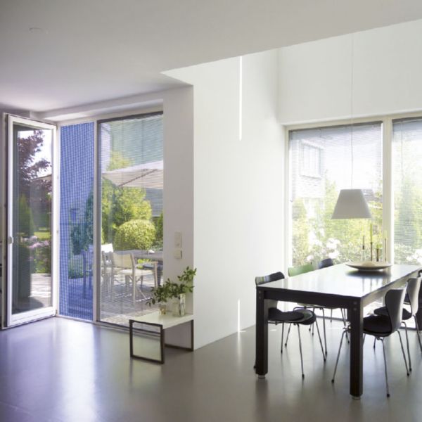 Mosquiteras para puertas y ventanas.